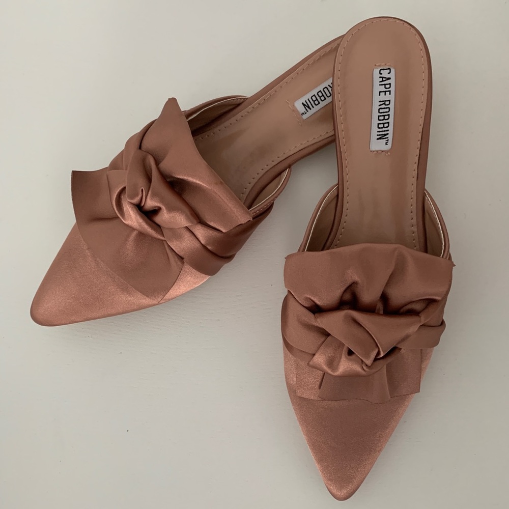 Cape Robin size 9 mauve ribbon flat mules